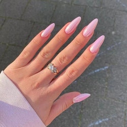 Pink glazed donut nails bring a Barbiecore twist to the OG chrome mani.