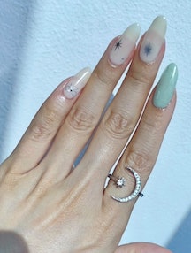 The best press-on nails for each zodiac sign.