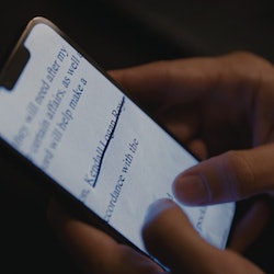 Kendall zooms in a picture of his Logan's will in 'Succession' Season 4 Episode 4. Screenshot via HB...